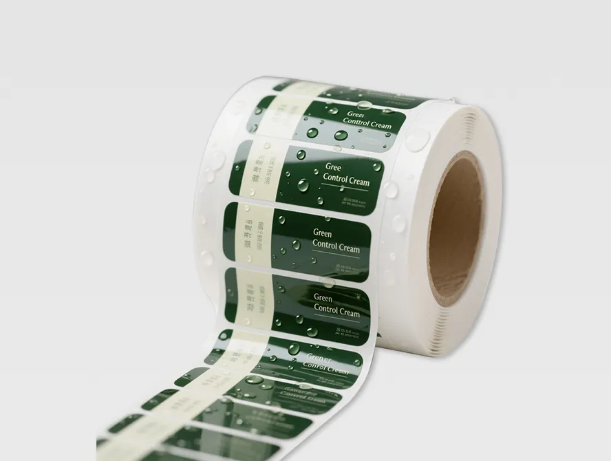 Green waterproof product labels on roll for glass bottle packaging